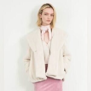 Super cute Snidel cream faux fur hooded cape jacket